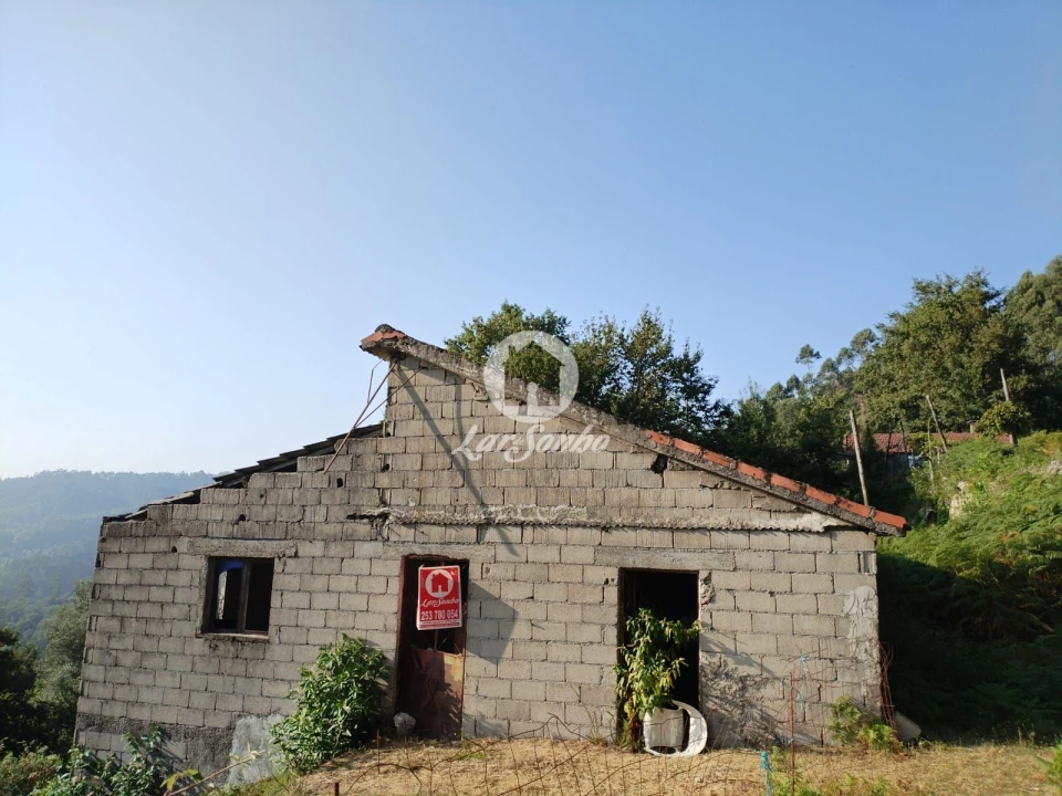 Moradia T3 para Venda em Rossas Foto 3