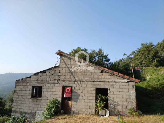 Moradia T3 para Venda em Rossas Foto 3