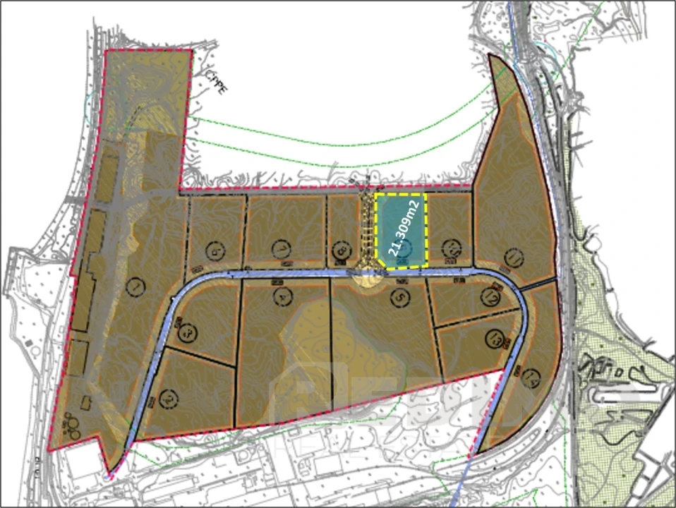 Terreno Comércio / Armazém para Venda em Sado Foto 1