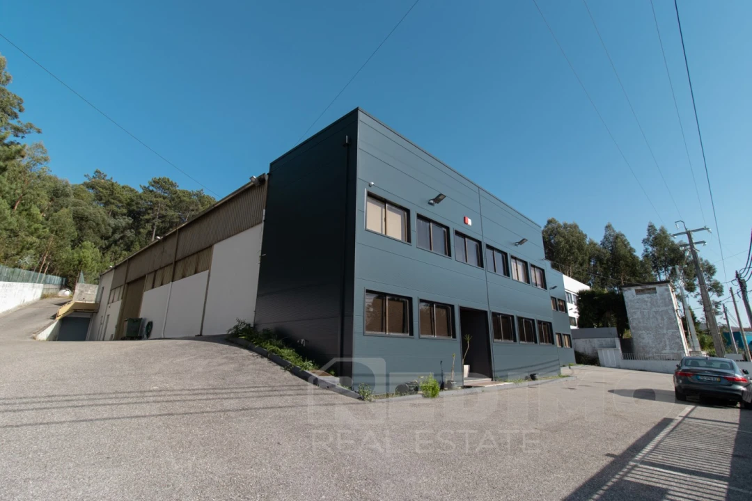Armazém para Arrendamento em Nogueira do Cravo e Pindelo Foto 1
