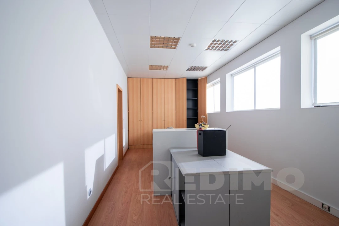 Armazém para Arrendamento em Nogueira do Cravo e Pindelo Foto 14