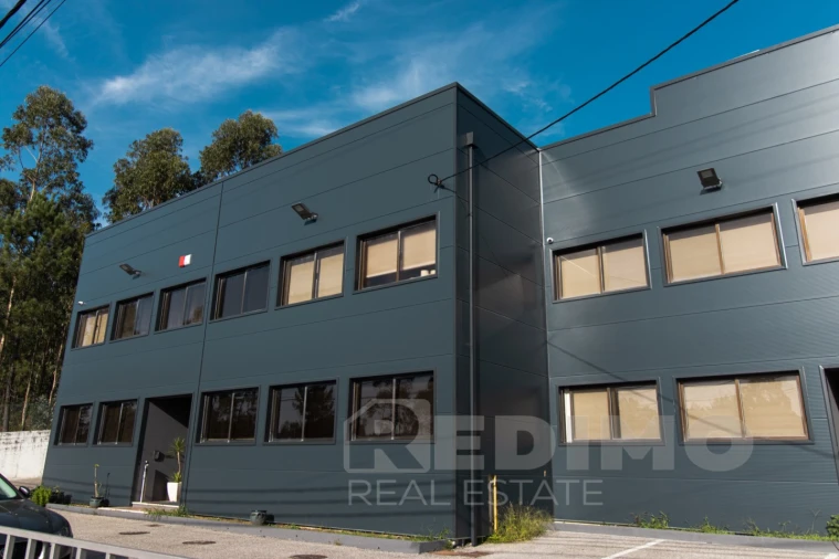 Armazém para Arrendamento em Nogueira do Cravo e Pindelo Foto 2