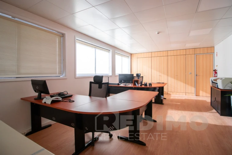 Armazém para Arrendamento em Nogueira do Cravo e Pindelo Foto 9