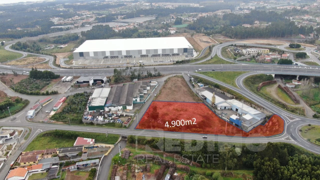 Terreno Comércio / Armazém para Venda em Nogueira da Regedoura Foto 1