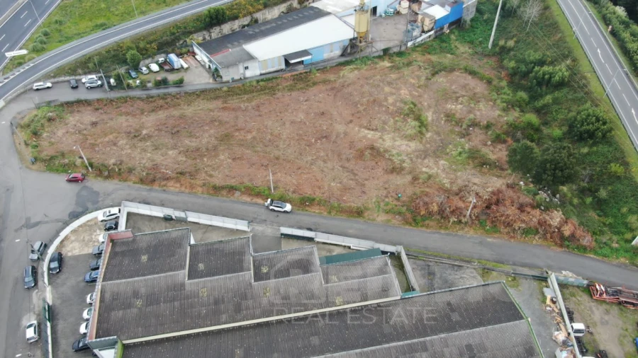 Terreno Comércio / Armazém para Venda em Nogueira da Regedoura Foto 3