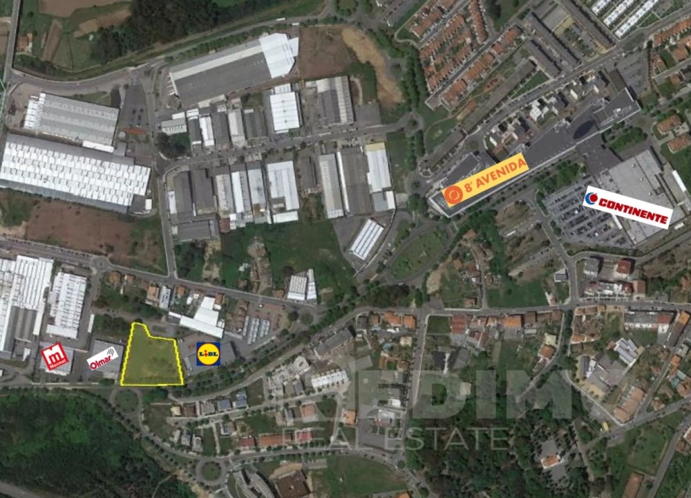 Terreno Comércio / Armazém para Venda em São João da Madeira Foto 2