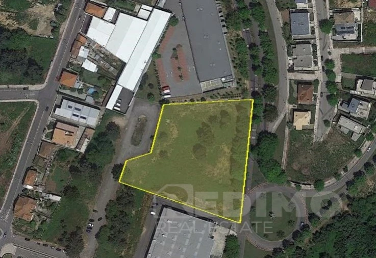 Terreno Comércio / Armazém para Venda em São João da Madeira