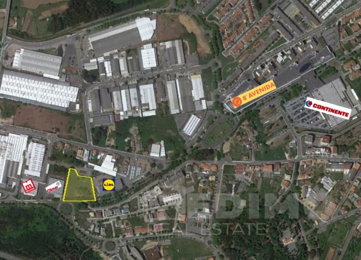 Terreno Comércio / Armazém para Venda em São João da Madeira Foto 2