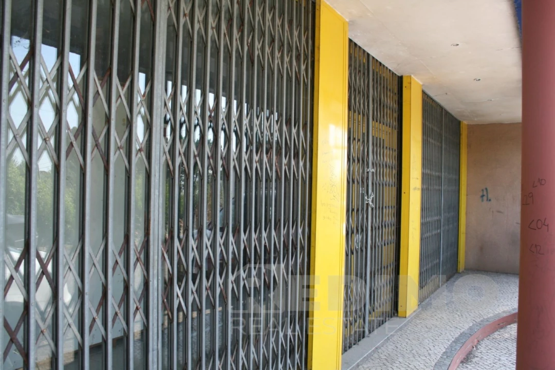 Armazém para Venda em Arrifana Foto 22