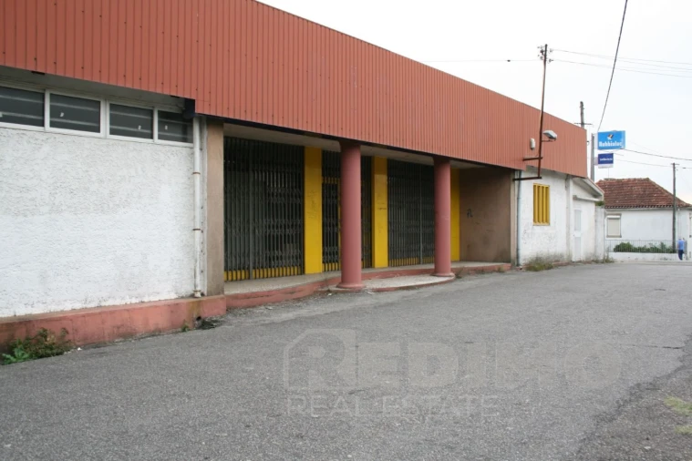 Armazém para Venda em Arrifana