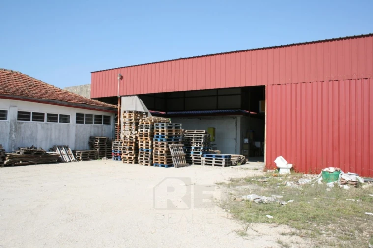 Armazém para Venda em Arrifana Foto 14