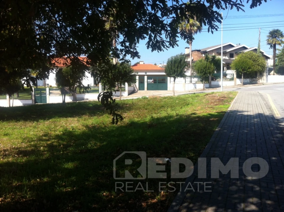 Terreno para Venda em Santa Maria de Lamas Foto 5