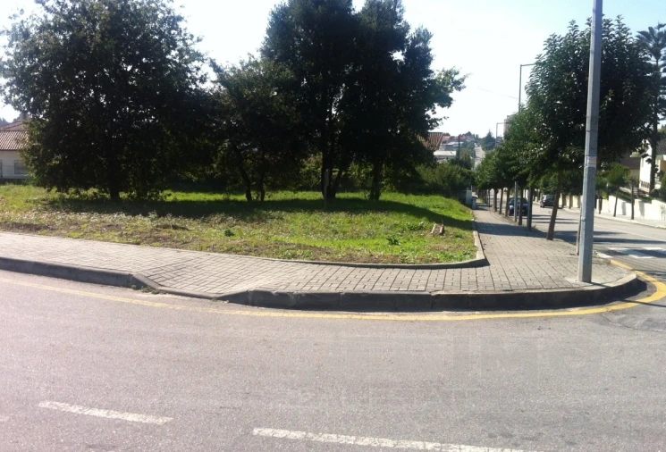 Terreno para Venda em Santa Maria de Lamas Foto 3