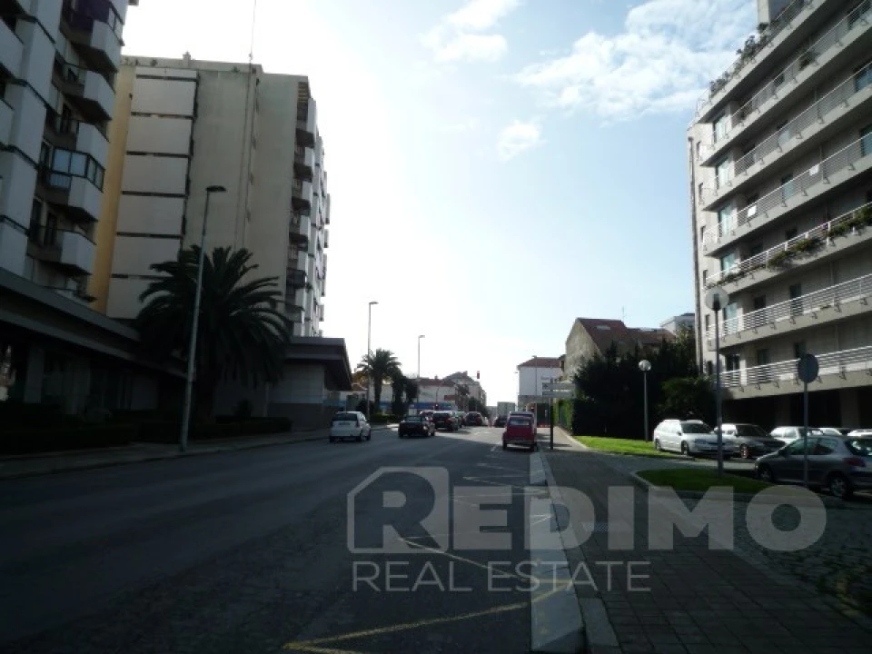 Loja para Arrendamento em Paranhos Foto 4