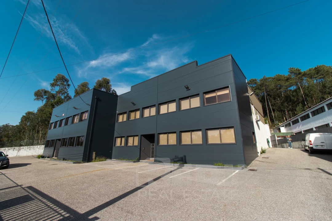 Armazém para Venda em Nogueira do Cravo e Pindelo Foto 1