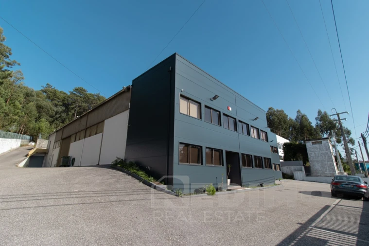 Armazém para Venda em Nogueira do Cravo e Pindelo Foto 2