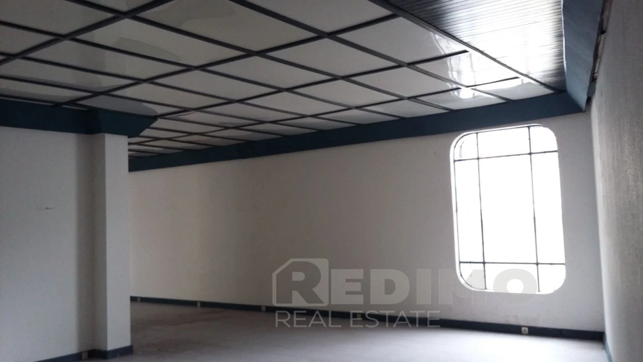 Loja para Arrendamento em São João da Madeira Foto 9