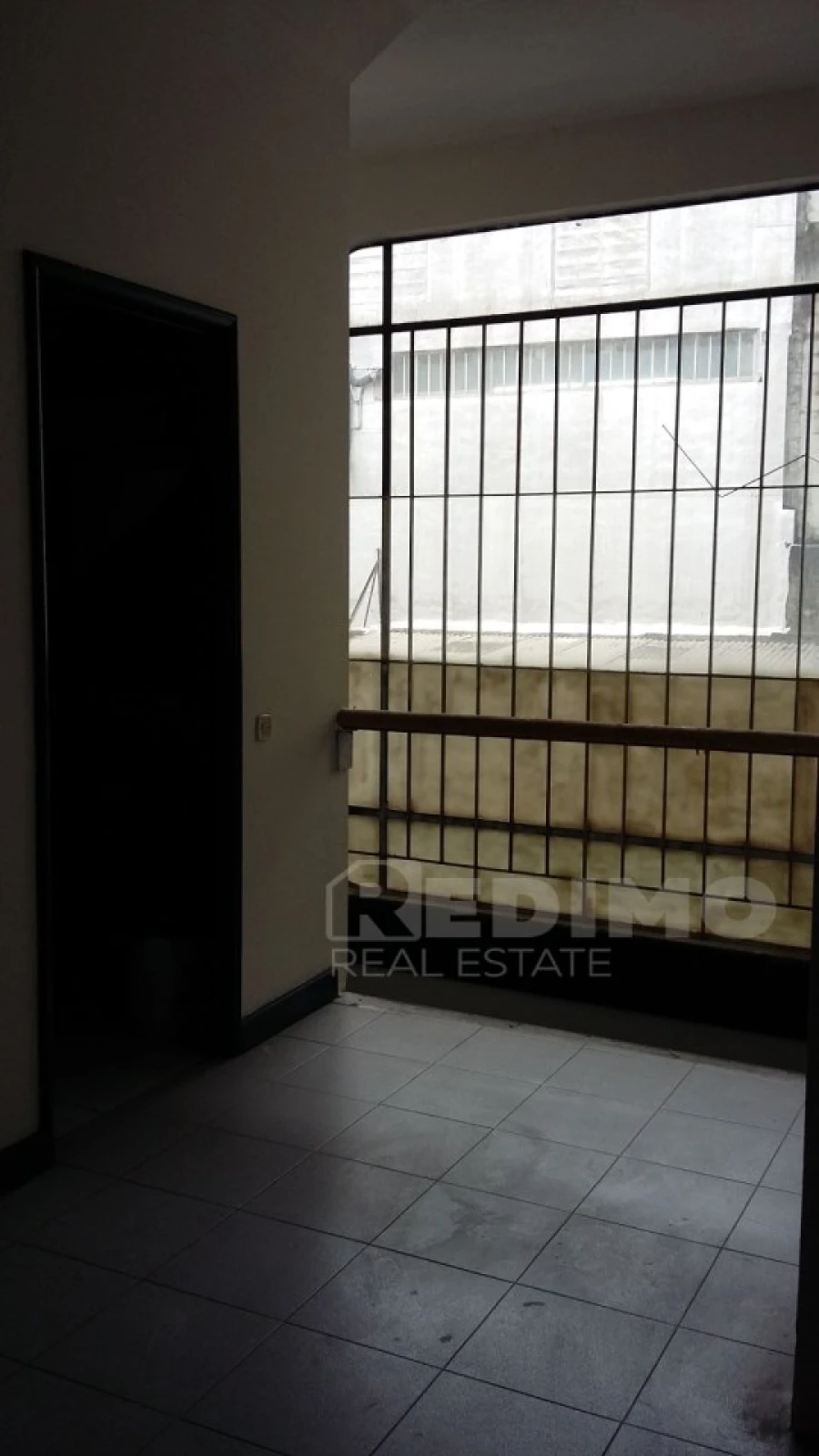 Loja para Arrendamento em São João da Madeira Foto 7