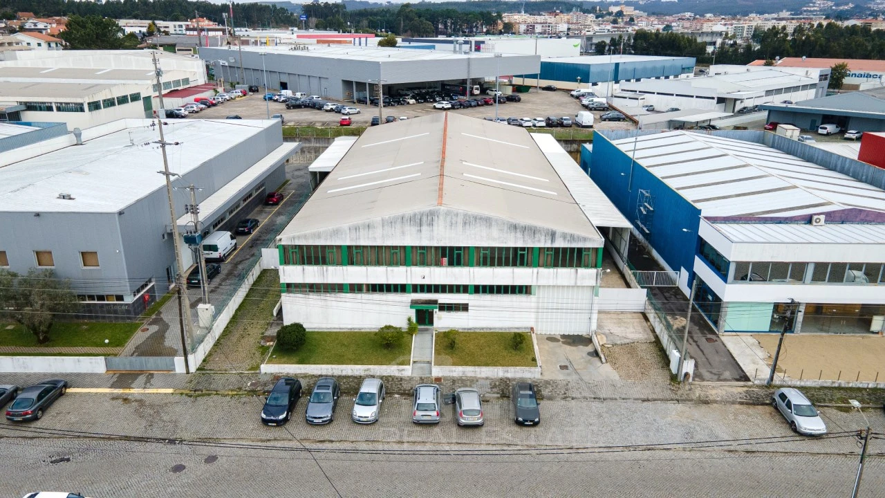 Armazém para Arrendamento em Santa Maria da Feira, Travanca, Sanfins e Espargo Foto 1