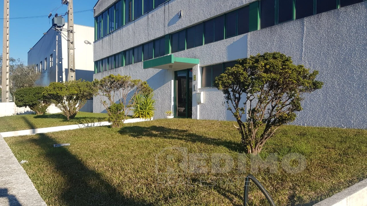 Armazém para Arrendamento em Santa Maria da Feira, Travanca, Sanfins e Espargo Foto 3