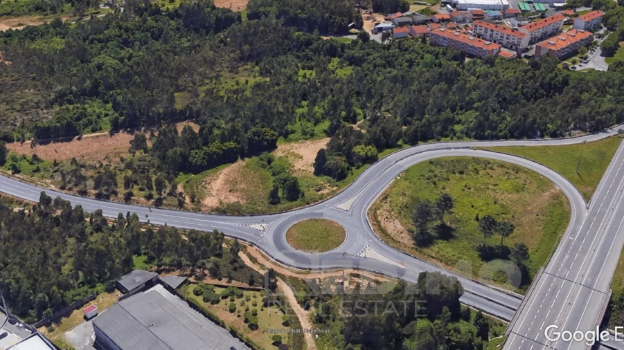 Terreno Comércio / Armazém para Venda em Arrifana Foto 3