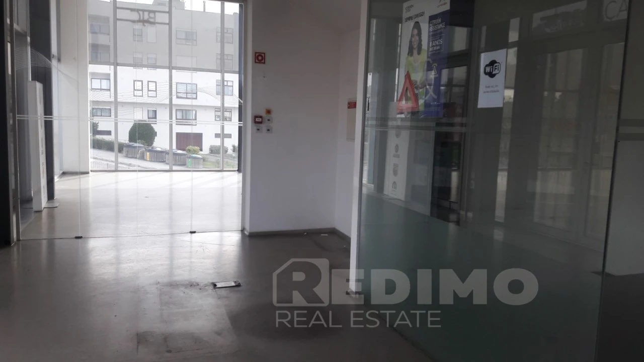 Armazém para Venda em Canelas Foto 13