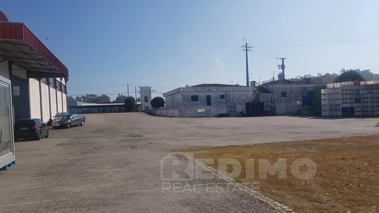 Armazém para Venda em São Miguel do Souto e Mosteirô Foto 16