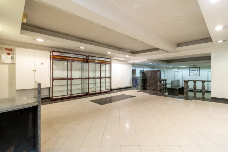 Loja para Arrendamento em São Domingos de Benfica Foto 8