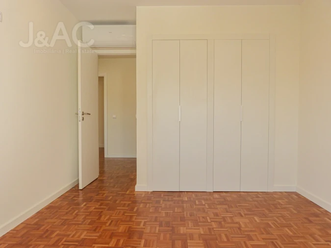 Moradia T4 para Arrendamento em Carcavelos e Parede Foto 29