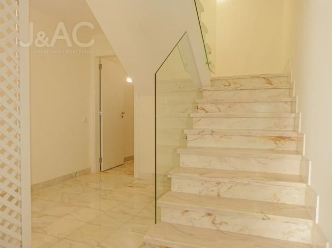 Moradia T4 para Arrendamento em Carcavelos e Parede Foto 33