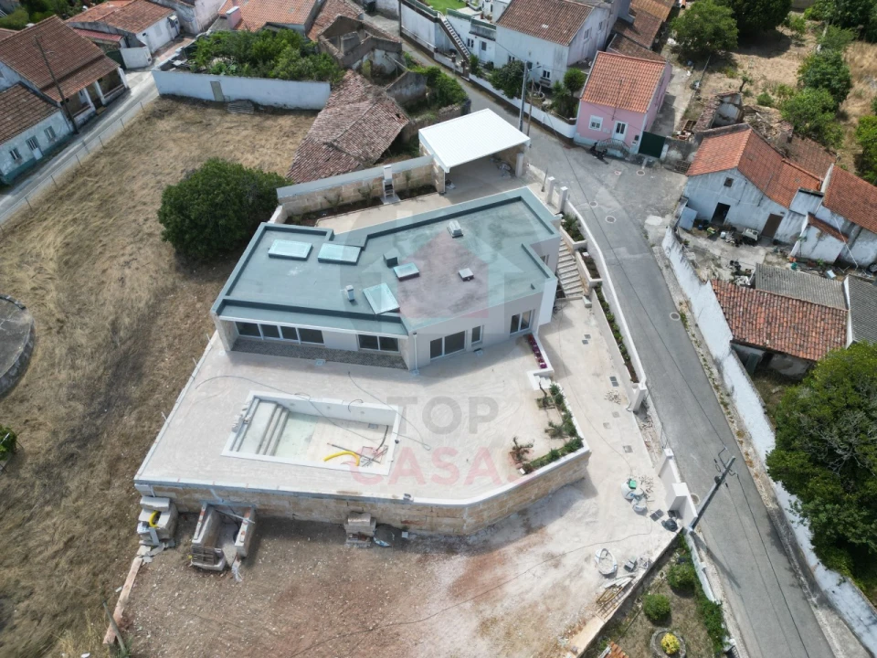 Moradia T4 para Venda em Tornada e Salir do Porto Foto 17
