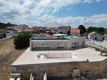 Moradia T4 para Venda em Tornada e Salir do Porto