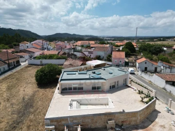 Moradia T4 para Venda em Tornada e Salir do Porto
