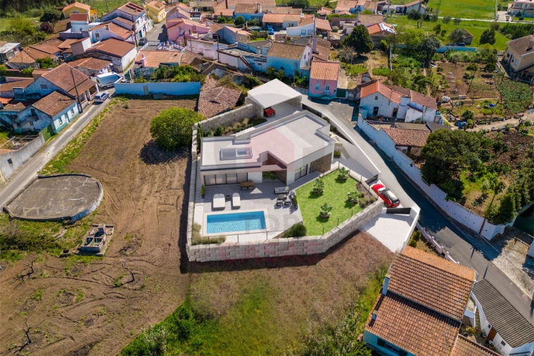 Moradia T4 para Venda em Tornada e Salir do Porto Foto 16