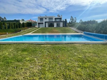 Moradia T4 para Venda em Nadadouro