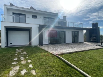 Moradia T4 para Venda em Nadadouro