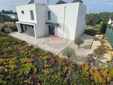 Moradia T4 para Venda em Nadadouro