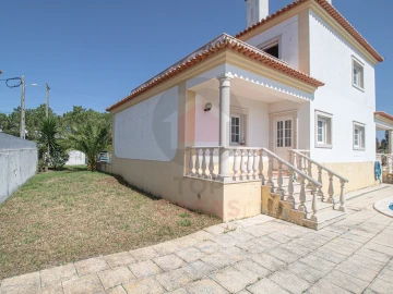 Moradia T4 para Venda em Nadadouro