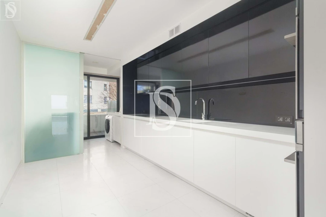 Apartamento T3 para Venda em Aldoar, Foz do Douro e Nevogilde Foto 4