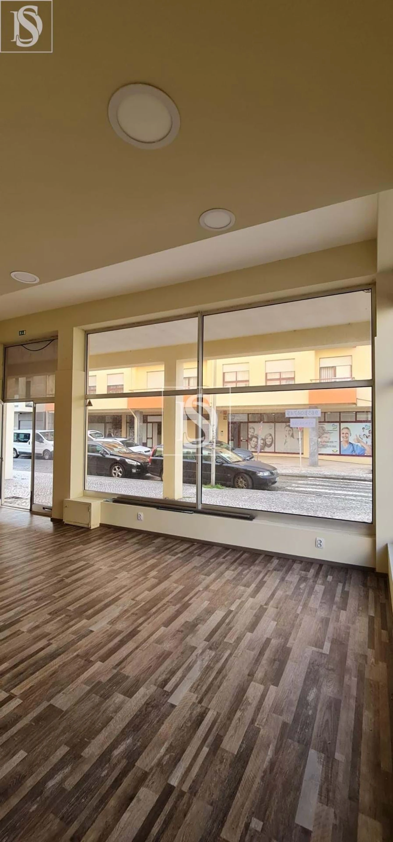 Negócio para Venda em Espinho Foto 1