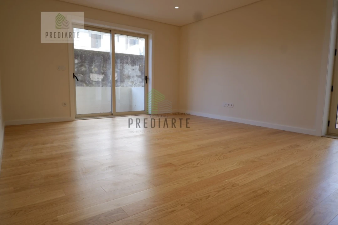 Apartamento T3 para Venda em Lordelo do Ouro e Massarelos Foto 2