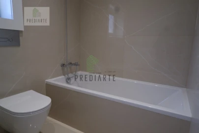 Apartamento T3 para Venda em Lordelo do Ouro e Massarelos