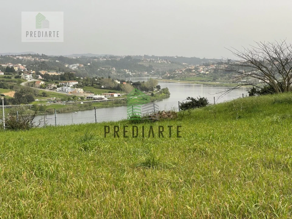 Moradia T4 para Venda em Oliveira do Douro Foto 6