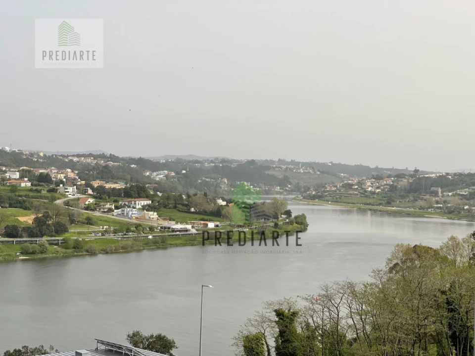 Moradia T4 para Venda em Oliveira do Douro Foto 8