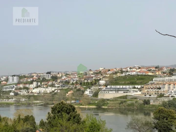 Moradia T4 para Venda em Oliveira do Douro