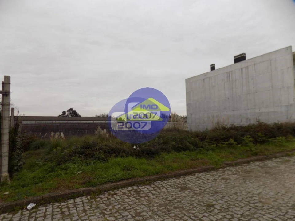 Terreno para Venda em Santa Maria de Lamas Foto 1