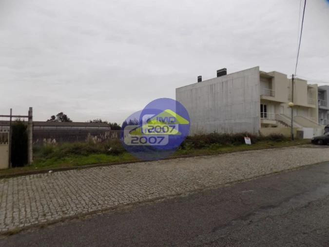 Terreno para Venda em Santa Maria de Lamas Foto 2