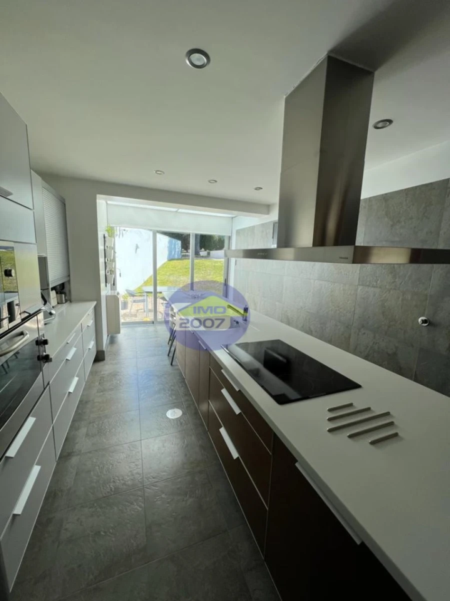 Moradia T4 para Venda em Argoncilhe Foto 10