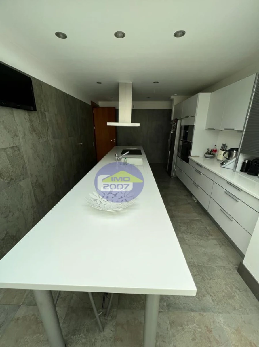 Moradia T4 para Venda em Argoncilhe Foto 11