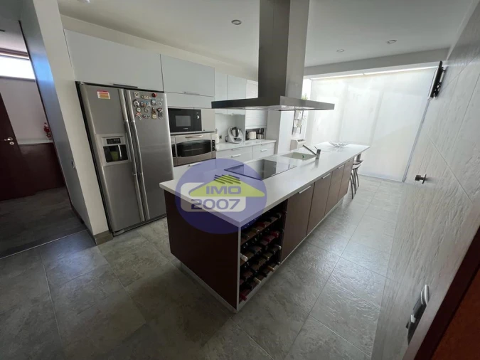 Moradia T4 para Venda em Argoncilhe Foto 7